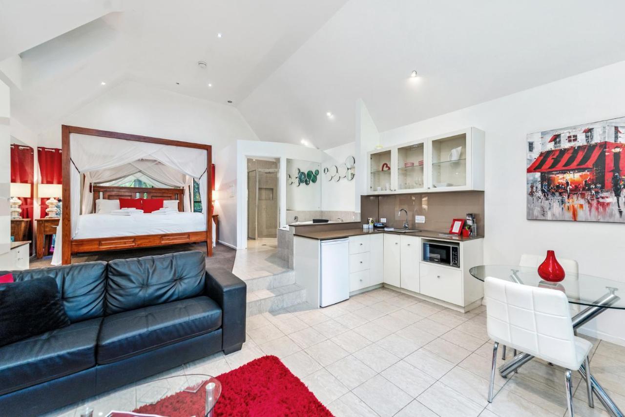 Chalet On Gallery Walk - King Bed, Spa, Fireplace, Wifi & Netflix, Linger A While Mount Tamborine Esterno foto