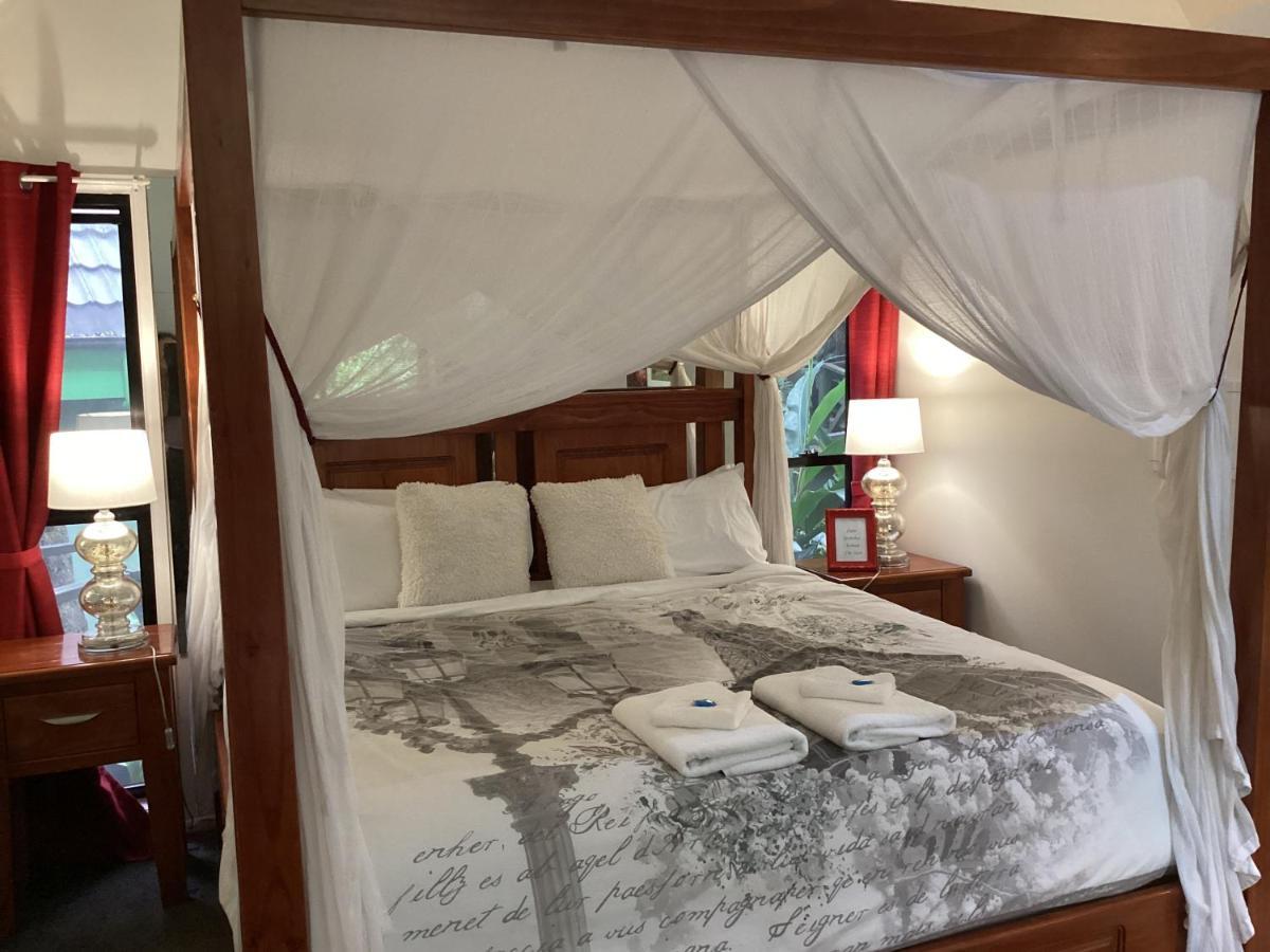 Chalet On Gallery Walk - King Bed, Spa, Fireplace, Wifi & Netflix, Linger A While Mount Tamborine Esterno foto