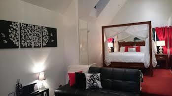 Chalet On Gallery Walk - King Bed, Spa, Fireplace, Wifi & Netflix, Linger A While Mount Tamborine Esterno foto